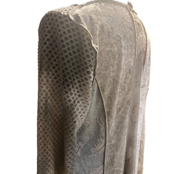 Gently used grey feather print Cardin size medium - Picture 7 of 16